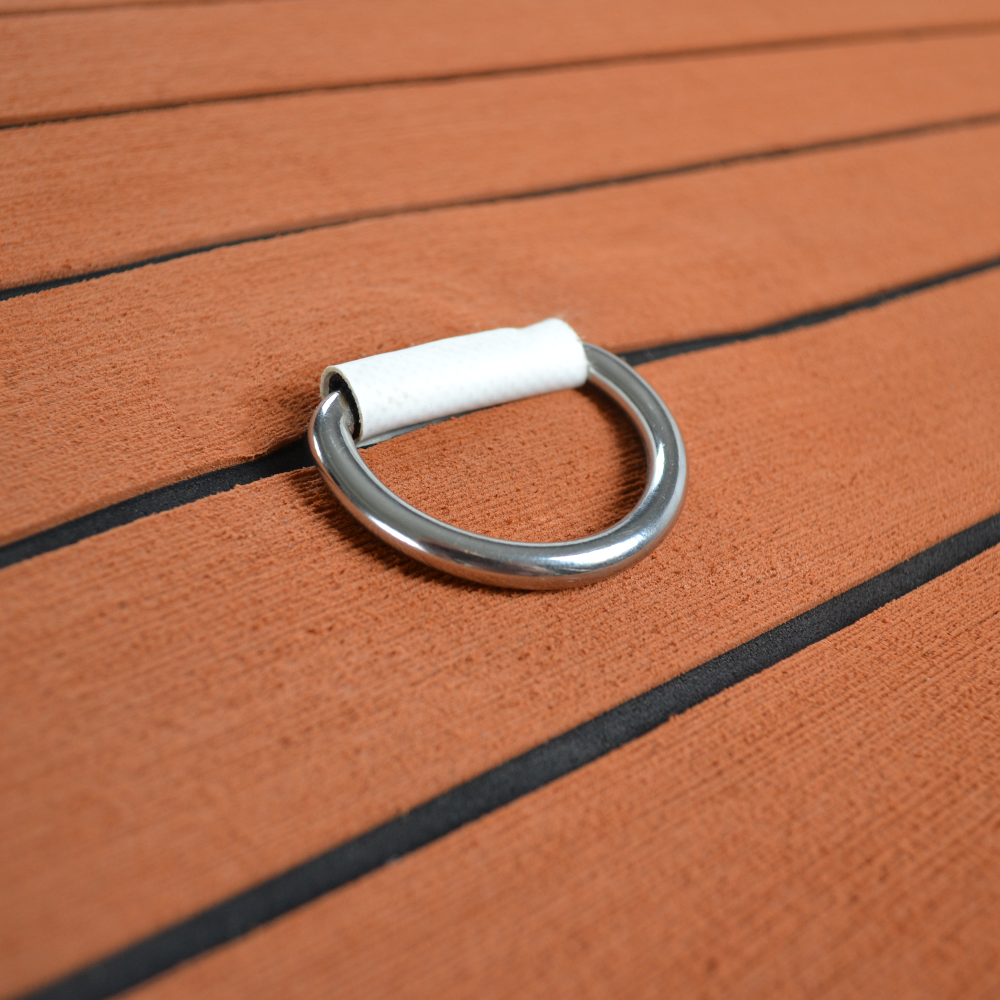 D ring tie down points so you can easily tie it down and use as a dog boat ladder